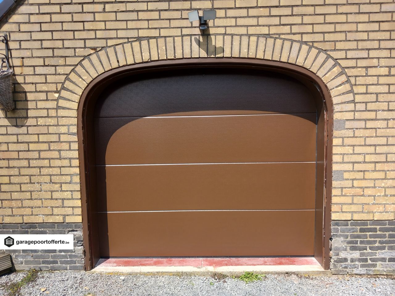 portes de garage sectionnelles, moteur, RAL 8028, V-line non profilé stucco, arc