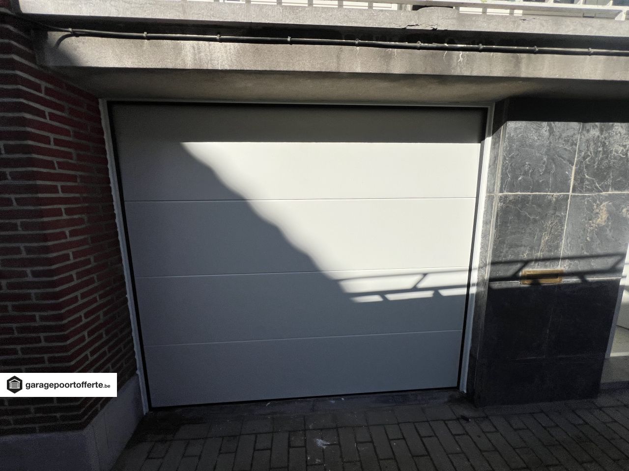 portes de garage sectionnelles, V-line non profilé lisse, moteur, RAL 9010, vernis structure