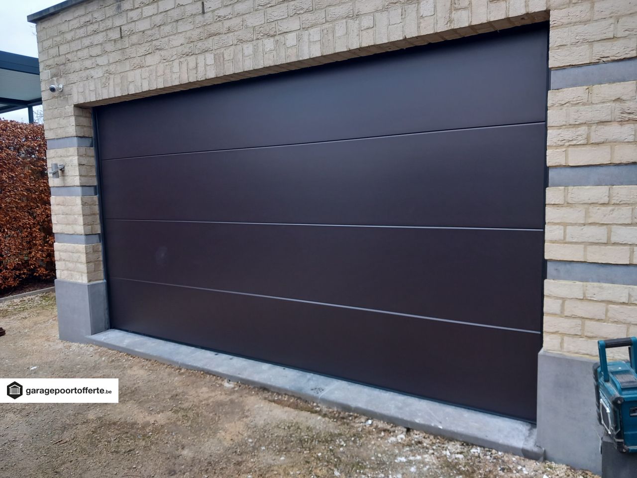 portes de garage sectionnelles, moteur, RAL 8019, V-line non profilé lisse, vernis structure