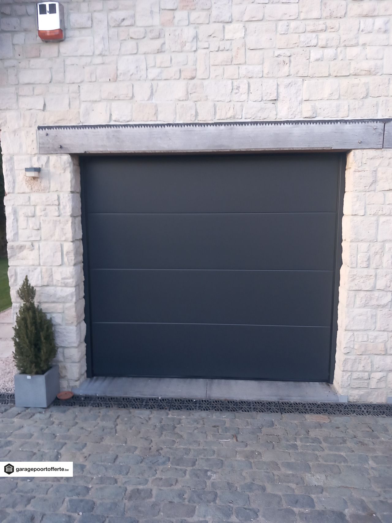 portes de garage sectionnelles, moteur, RAL 7016, V-line non profilé lisse, vernis structure