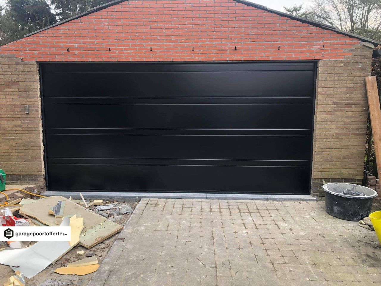 portes de garage sectionnelles, moteur, RAL 9005, V-line non profilé lisse