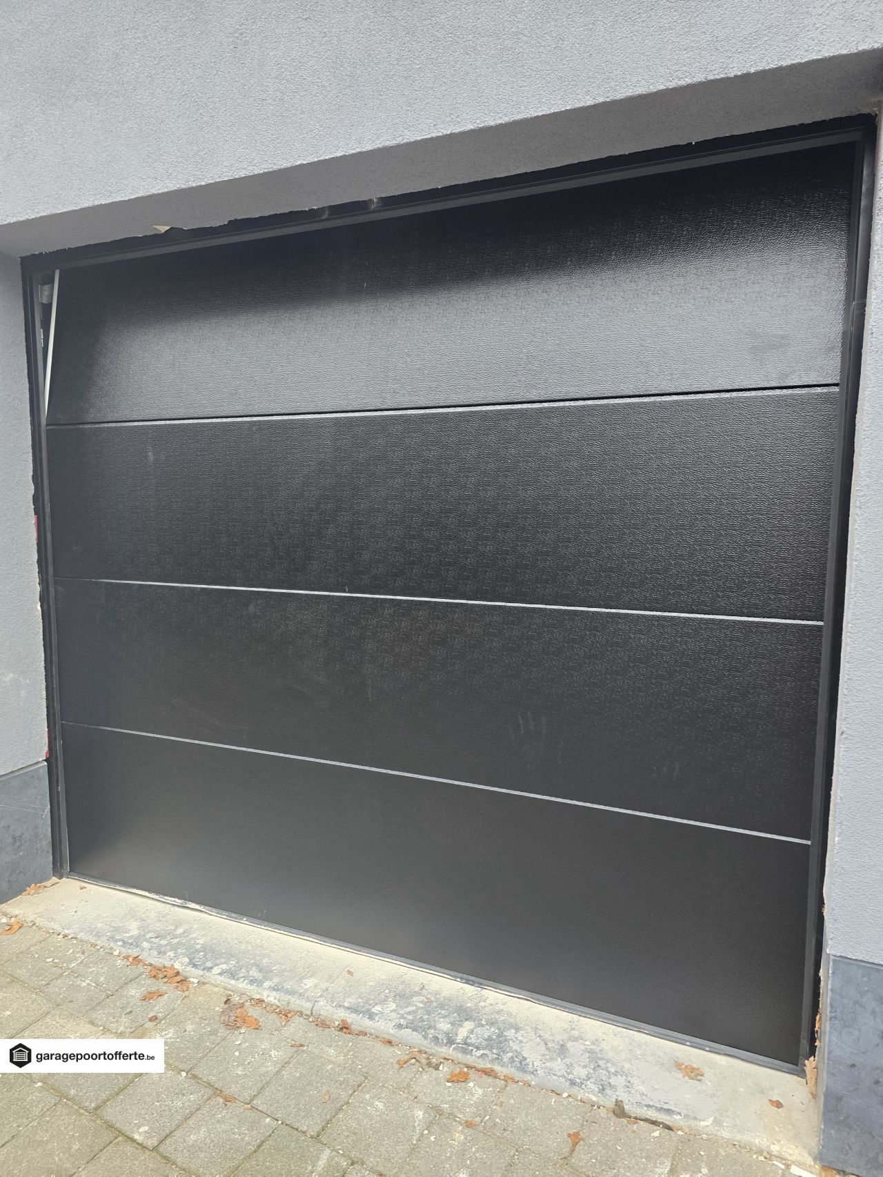 portes de garage sectionnelles, moteur, RAL 9005, V-line non profilé stucco