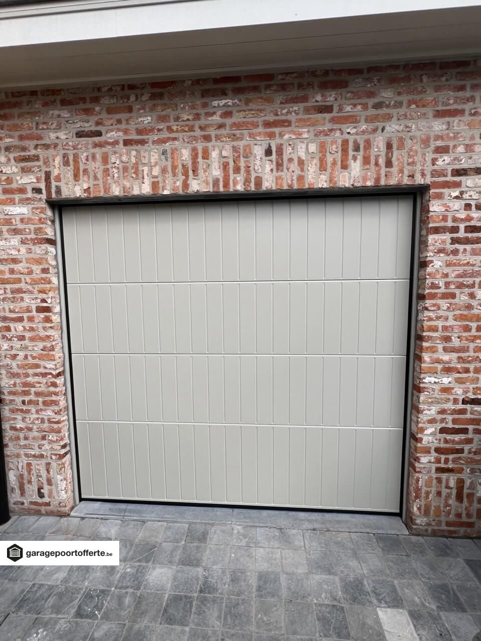 portes de garage sectionnelles, moteur, RAL 7016, V-line profilée verticalement lisse, vernis structure