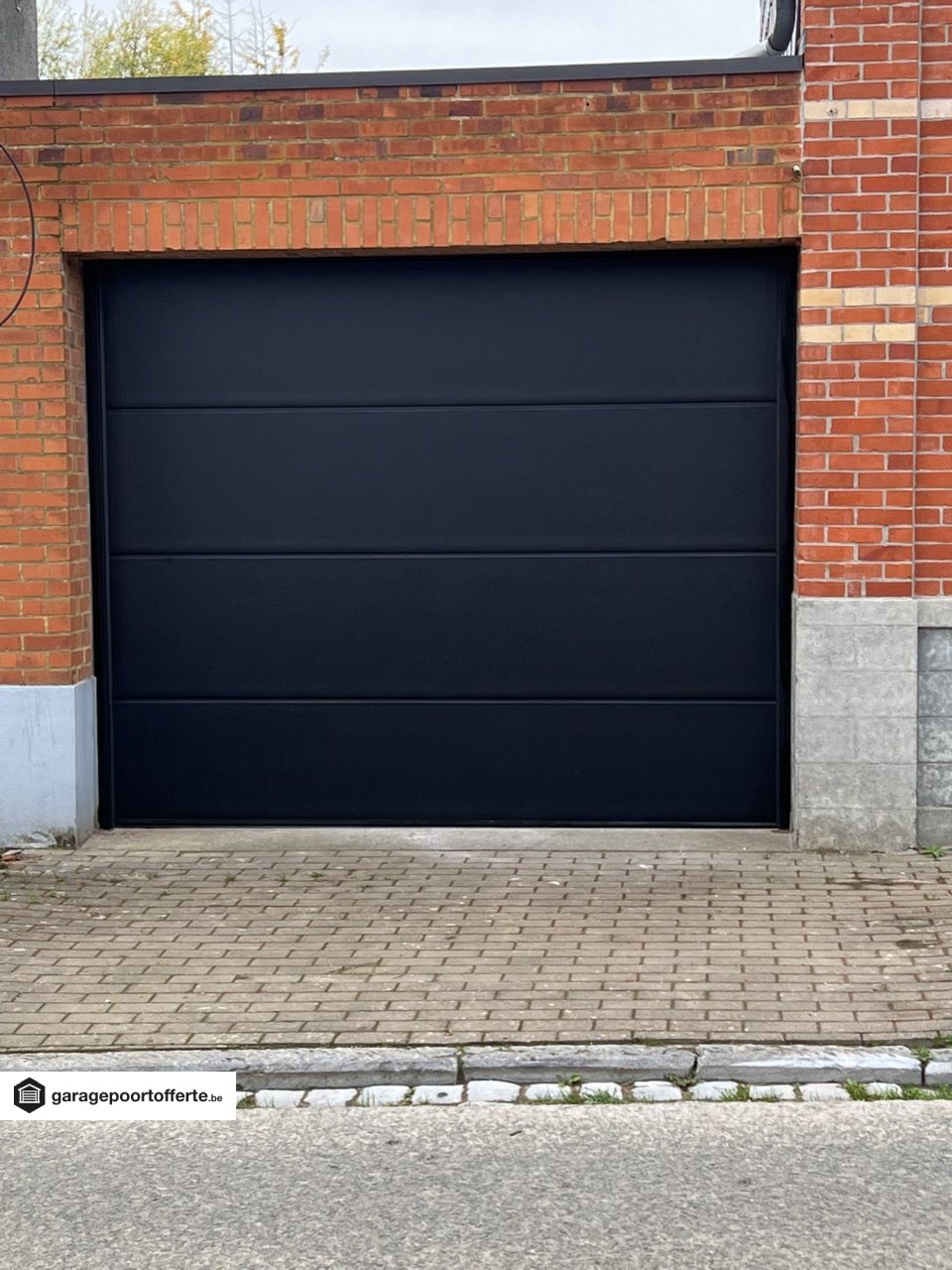 portes de garage sectionnelles, moteur, RAL 9005, V-line non profilé lisse, vernis structure