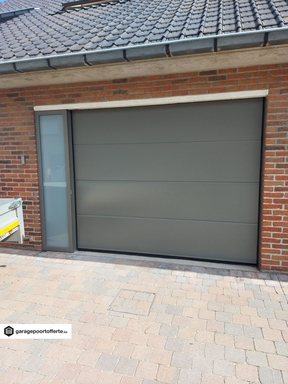 portes de garage sectionnelles, V-line non profilé lisse, moteur, RAL 7039, clavier à code, fenêtre